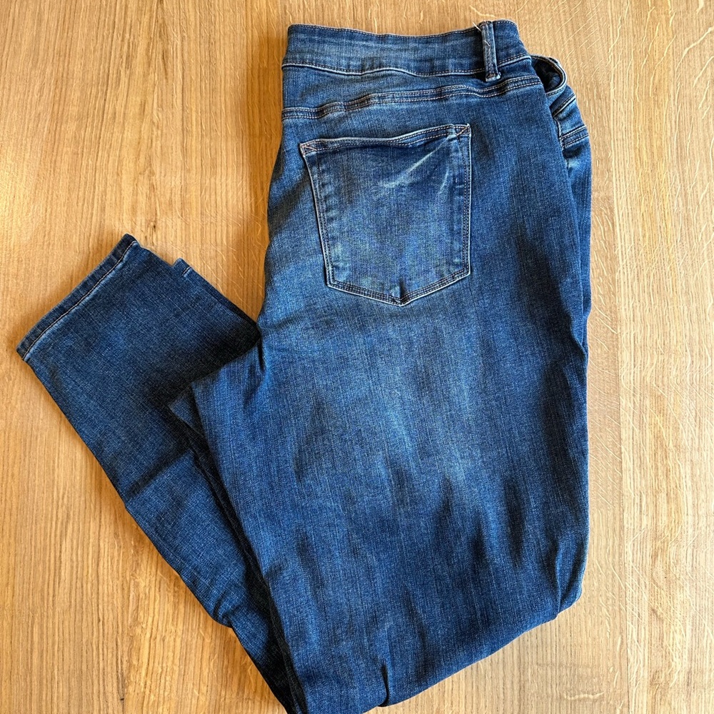 Maurice’s Distressed Denim Jeans | 24W Long